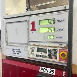 2,44 Liter Benzin = 1,04€ 😅