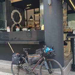 Erster Kaffee auf dem Weg