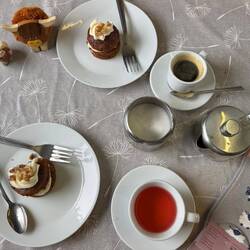 Lekker, thee, espresso en carrotcake 😋😋😋