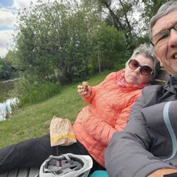 Auf der Brotzeitliege.