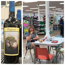 Mittagessen in einem Laden mit angrenzender kleiner Wärmetheke. Den Pessimist-Wein gab es nicht