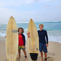 Surfing bros