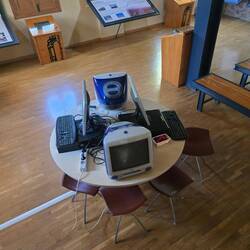 Echte Mac`s ich glaub die gehören solangam in ein Museum