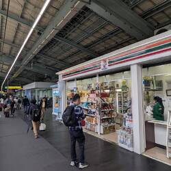 "Coop Pronto" selbst auf den Perron
