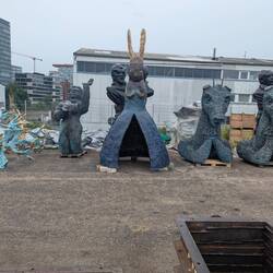 Auf einem Fabrikgelände