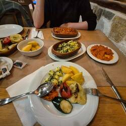 "Local Food" besonders die Dalmatinsko varivo waren sehr lecker! 😋