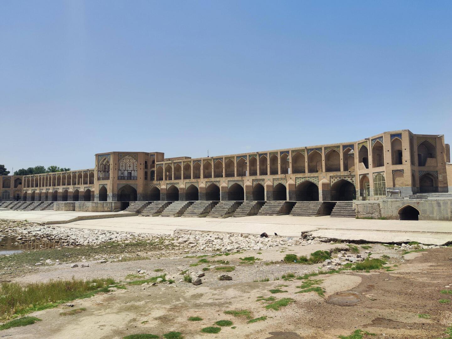 Khajoo-Brücke bei Tag