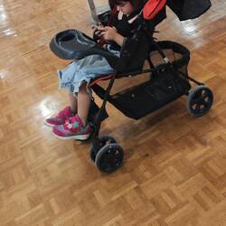 auch hier werden die jungen Kids mit Handys beschäftigt 😎🤠