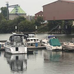 Yachthafen Maxau, Solaris in der Mitte
