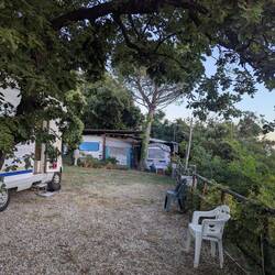 Stellplatz 2 - solang die auf der Werft nicht arbeiten, ist es hier super schön.