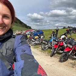 Lauter Aprilias und Moto Guzzis auf dieser Ausfahrt