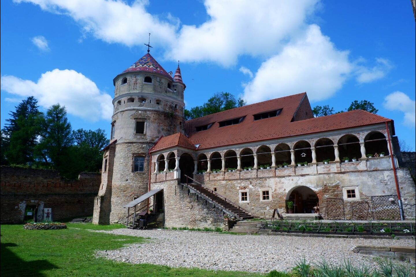 Das restaurierte Schloss Bethlen in Kreisch