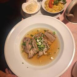 Zwerchrippe mit Kartoffelsalat und Meerrettich