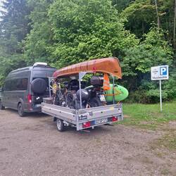 Ein großer Parkplatz lädt Camper zum Übernachten ein, nur nach Anmeldung!