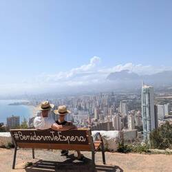 Wir sehen uns hier schon im Alter sitzen! 😁👵🏼👴🏼