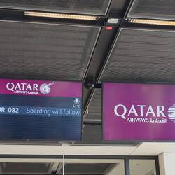 Erstmal gibt es einen Zwischenstopp in Doha 🥴