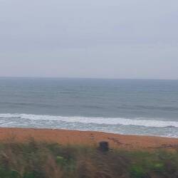 Die Rotfärbung des Sandes kommt von den Muschlfragmenten, die Eisenoxid enthalten