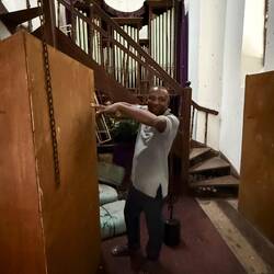 Unser Kirchenführer: Bruno. Der Glöckner von Dar Es Salaam.