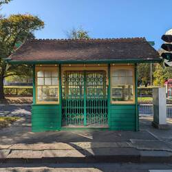 Haltestelle an unserem Hotel.