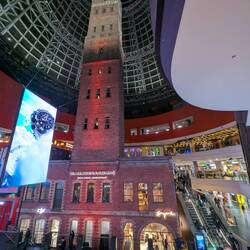 Melbourne Central, dass alte Bahnhofsgebäude einfach mit einer Kuppel überbaut.
