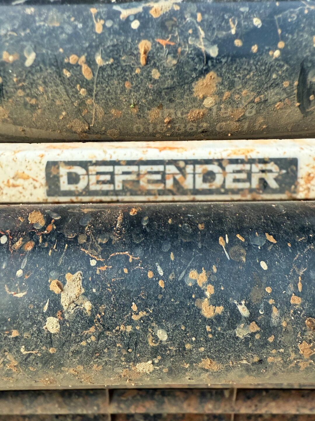 DEFENDER! Er hat Wort gehalten der Landrover Defender. Sicher und verlässlich durch alle Gefahren.