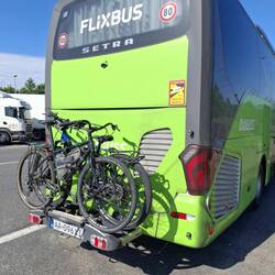 Blasted Flixbus all have different racks. This Thule required handlebars being revolved.