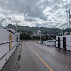 Wechsel auf die rechtsrheinische Seite