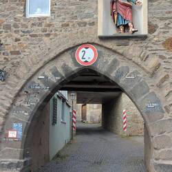 Tor mit den Hochwasserständen