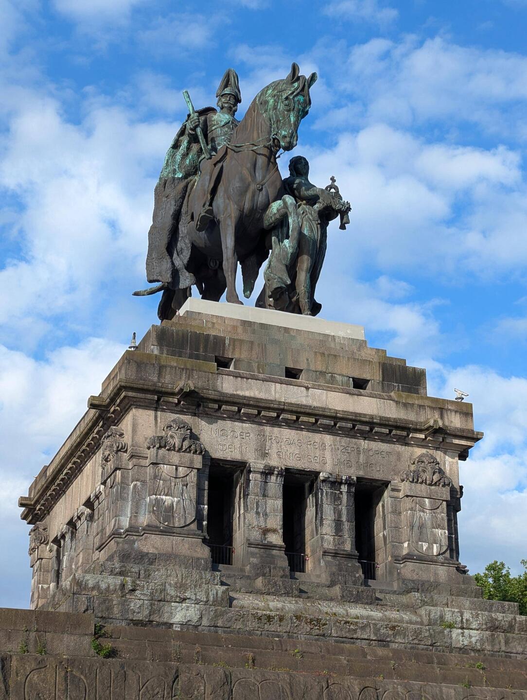 Nochmal mit blauem Hintergrund