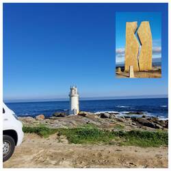 Oben das Mahnmal zum Tankerunglück