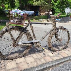 Das Rad wurde wohl vor längerer Zeit hier abgestellt. 🤔