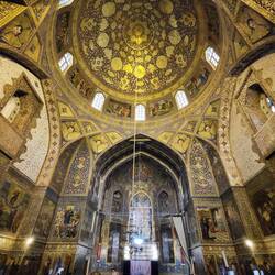 .. dafür innen umso pompöser😀