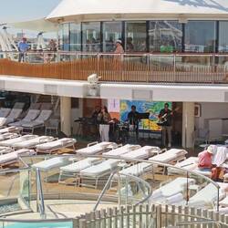 Manchmal, eigentlich zu selten, gab es Live Musik am Pool.