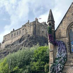 Castle von Edinburgh ....viele Stufen führen hinauf