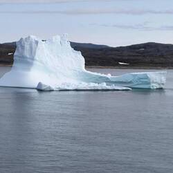 Sailing away from Greenland and its iceburgs. Good bye 😢👋