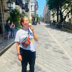 ...und ein Macapuno-Glacé (Kokosnuss) für Alina 😋🍦
