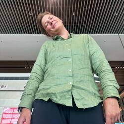 Frisch aufgewacht am Flughafen 🤣