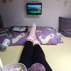 Frühstück um halb 4 😅 und Bildungsfernsehen für 🐶 und mich