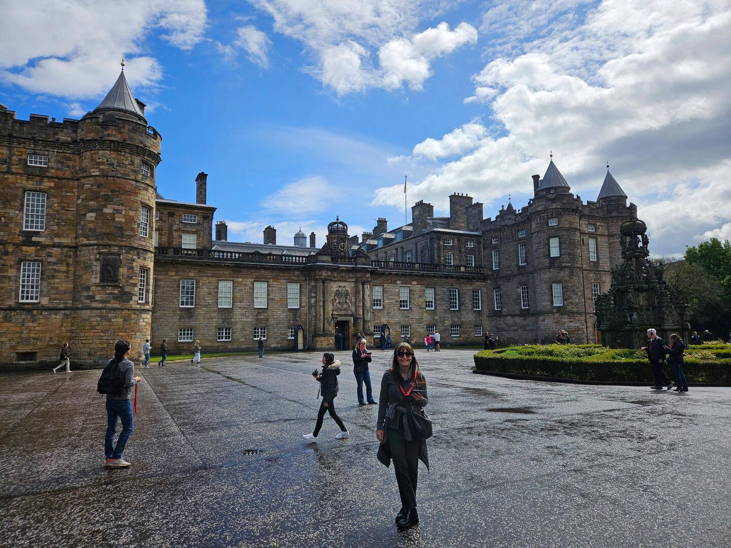 Holyrood Palace und Sabine mit dem wirklich tollen Audio Guide
