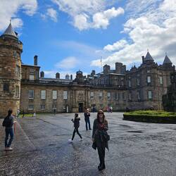 Holyrood Palace und Sabine mit dem wirklich tollen Audio Guide