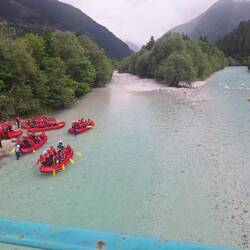 Langsam machen sich Rafts und Kajaks auf den Weg