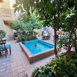 Riva Boutique Hotel in Shiras 😀