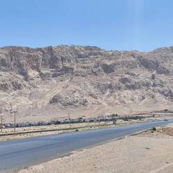 Berge links und rechts der Autobahn