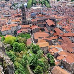 Vue sur la cathédrale Notre-Dame du Puy