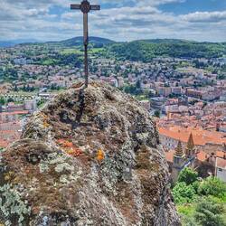 Vue sur le Puy-en-Velay depuis Notre Dame de France