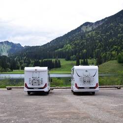 Übernachtungsplatz mit Seeblick.