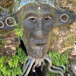 Etwas gruseliger Brunnen auf unserer Wanderung