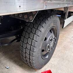 Und untersetzte ungs Getriebe. Schon richtiger LKW Technik.