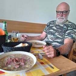 Bauernsuppe mit Pilzen und Jota mit extra Wurst (reicht für 2)