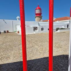 Leuchtturm hinter Gittern